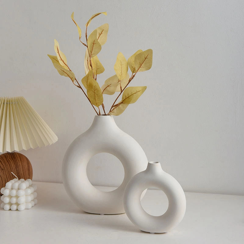 Modern Nordic Hollow Ceramic Vase – White Donut-Shaped Decorative Flower Vase for Living Room, Shelf & Home Décor