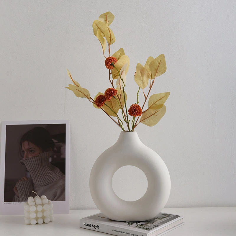 Modern Nordic Hollow Ceramic Vase – White Donut-Shaped Decorative Flower Vase for Living Room, Shelf & Home Décor