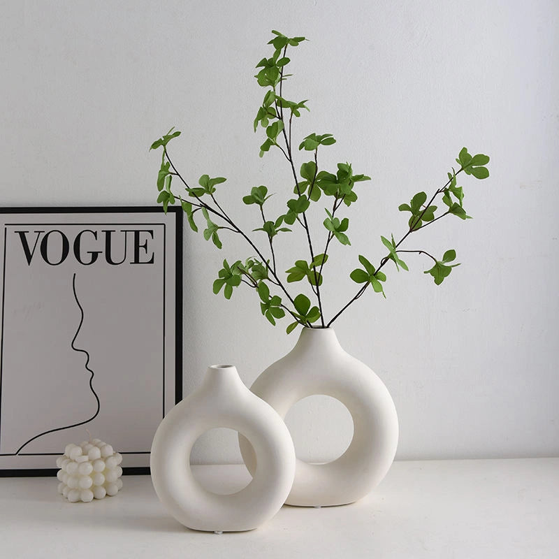 Modern Nordic Hollow Ceramic Vase – White Donut-Shaped Decorative Flower Vase for Living Room, Shelf & Home Décor